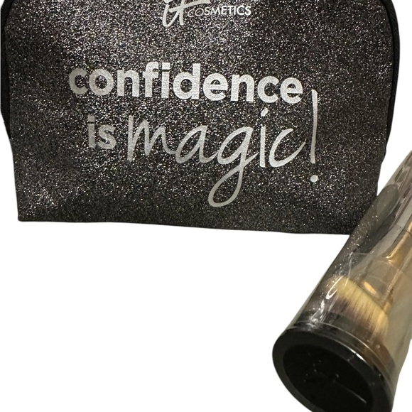 IT Cosmetics Airbrush Flawless Foundation Brush KER90W Bundle IT Makeup Bag New - Picture 5 of 14
